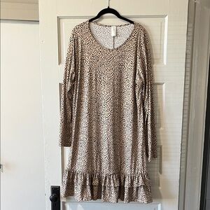 Acting Pro Cream and Black Long Sleeve Dress